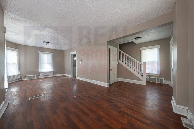 Building Photo - 3643 W 39th St