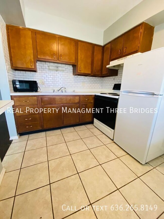 Building Photo - 7435 Hazelcrest Dr