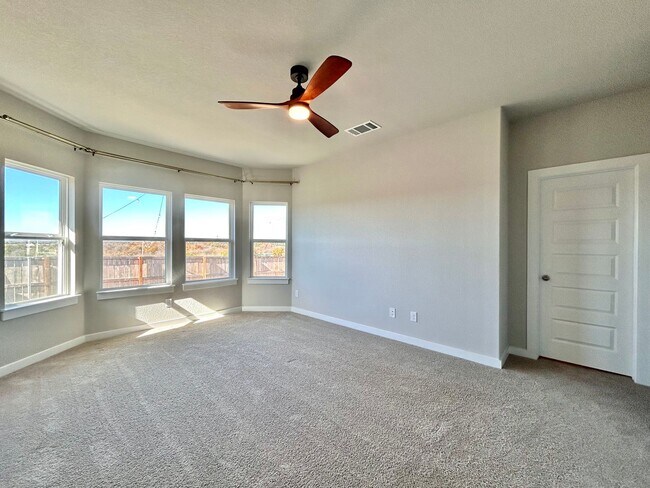 Building Photo - Move-In Ready 3BR, 2BA with Fully Equipped Kitchen & Laundry Room