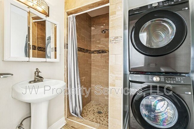 Building Photo - 1236 Alvar St