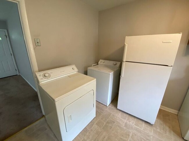 Building Photo - Cute 1 Bedroom in East Nashville!