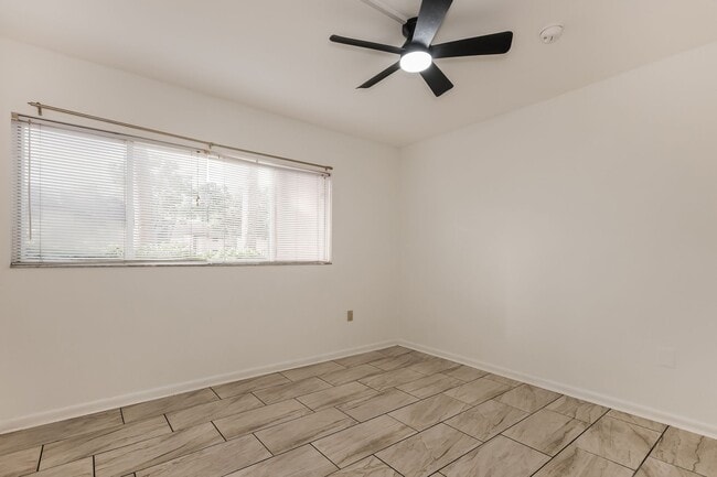 Building Photo - 3 BR / 2 BA Ground-Floor Condo | Screened ...
