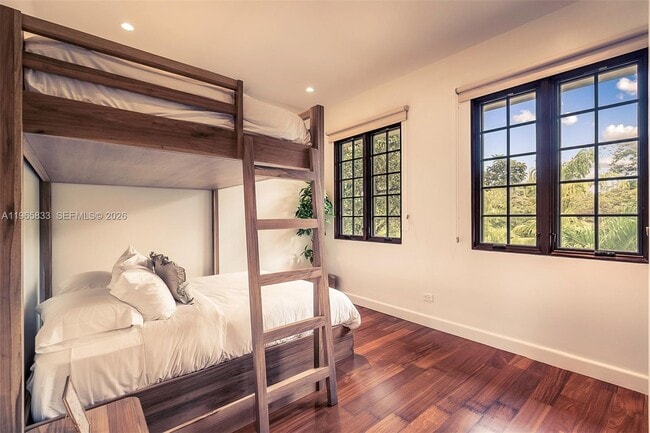 Building Photo - 90 Reserva De Golf