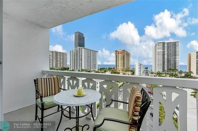 Building Photo - 3113 S Ocean Dr