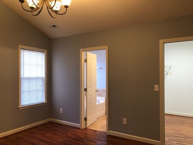 Building Photo - 905 Lowry Ct