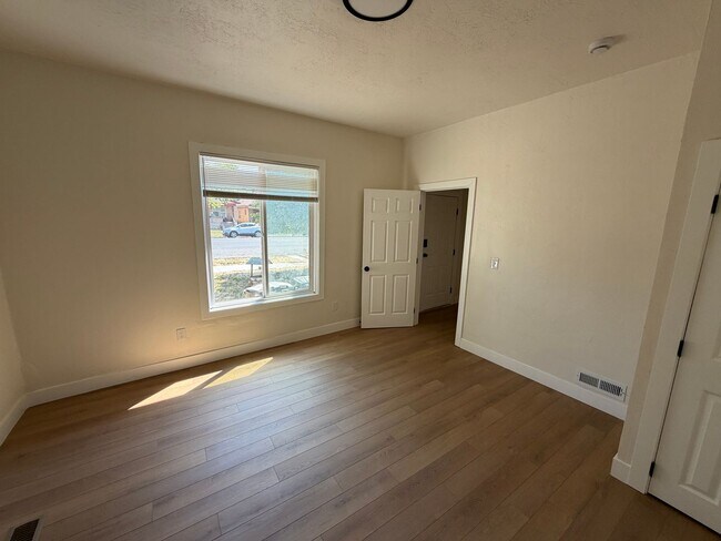 Building Photo - 660 23rd St