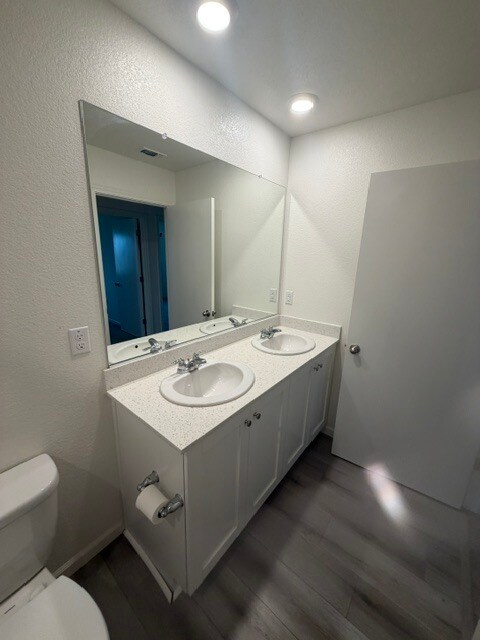 Building Photo - Newer Build, All Electric Home 5 Bedrooms, Loft, 3 bathrooms