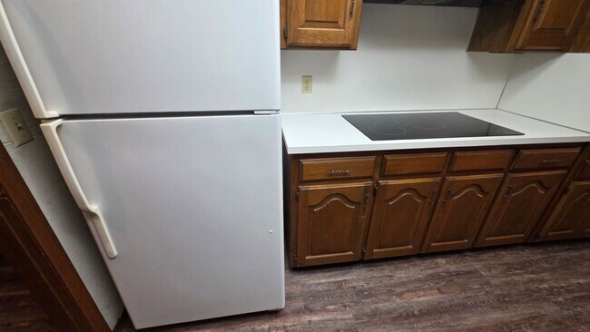 Building Photo - Wonderful 2 Bedroom Duplex in Bethany!  $1250 Per Month!