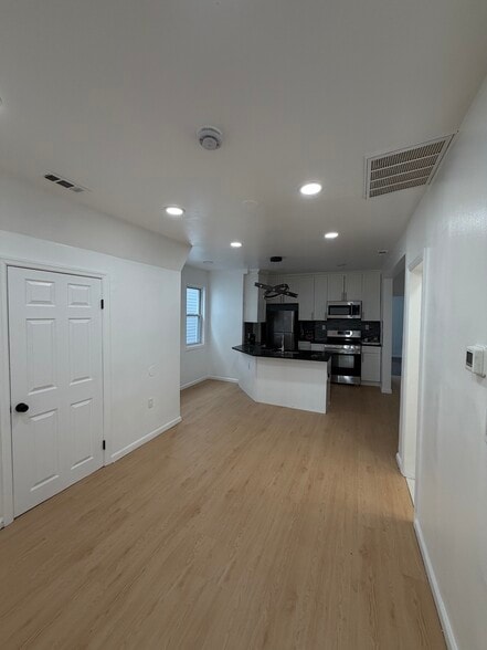 Building Photo - 197 S 11th St