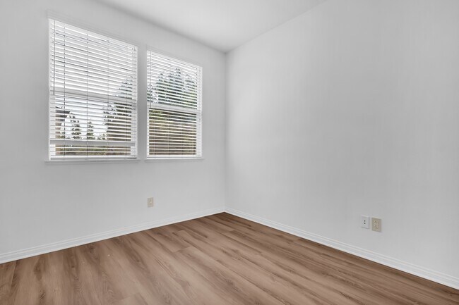 Building Photo - 8620 Belford Ave