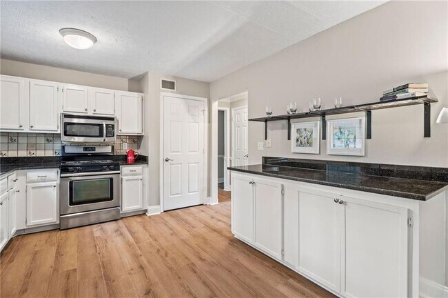 Building Photo - 4930 Heritage Trace Ct