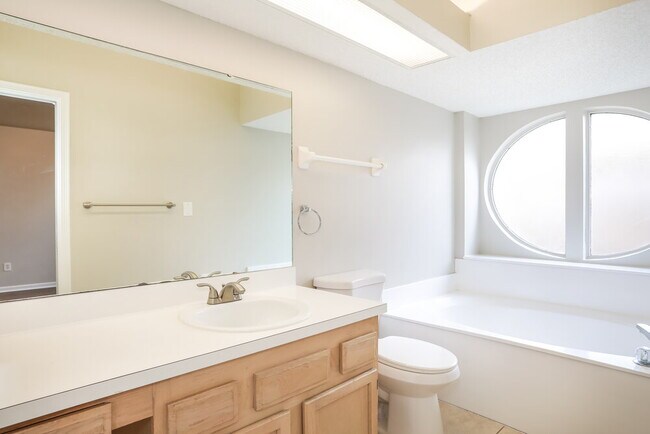 Building Photo - 380 Willow Green Dr