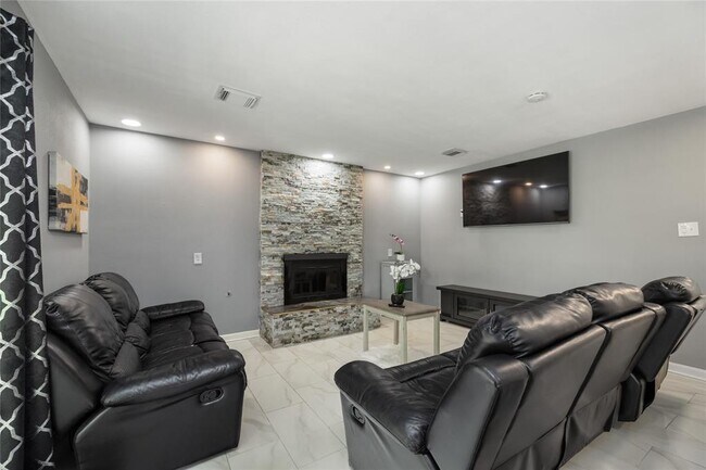 Building Photo - 11714 Fallwood Dr