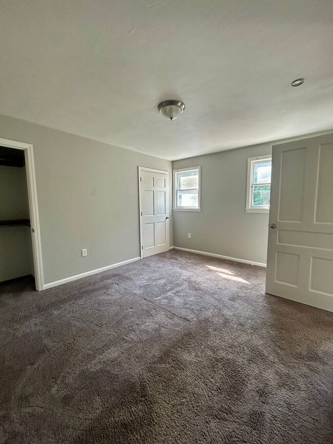 Building Photo - 2 Bedroom w/large attic space l Housing Vo...