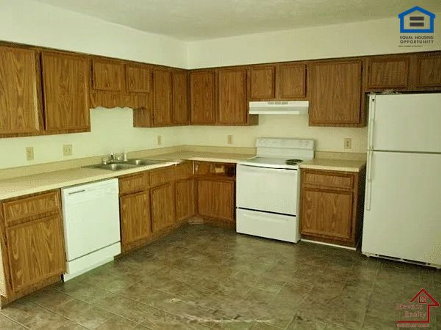 Building Photo - 404 Oriole Dr