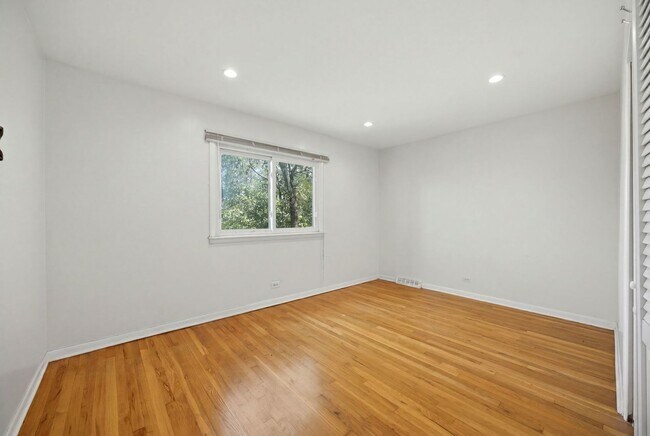 Building Photo - 1142 Brighton Pl