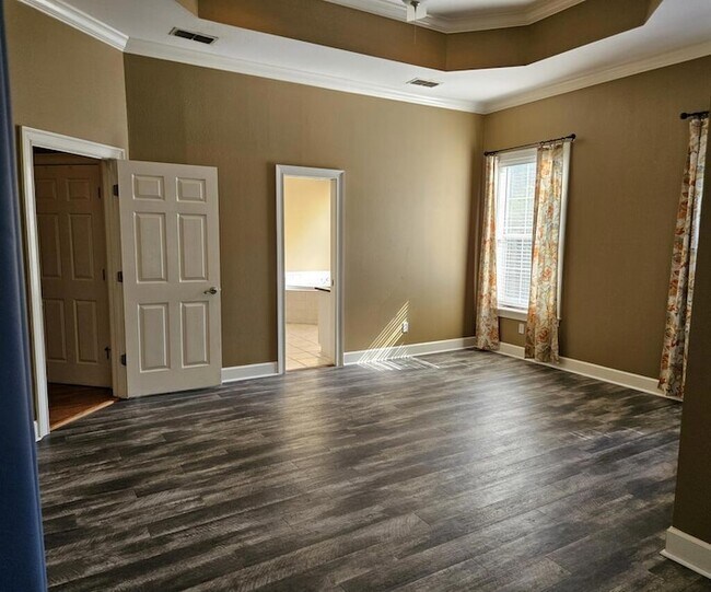 Building Photo - 366 Bellingham Dr
