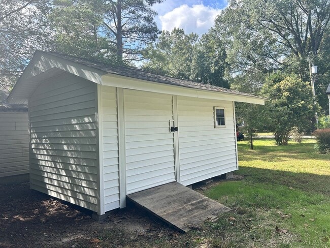 Building Photo - 1815 Powell Rd