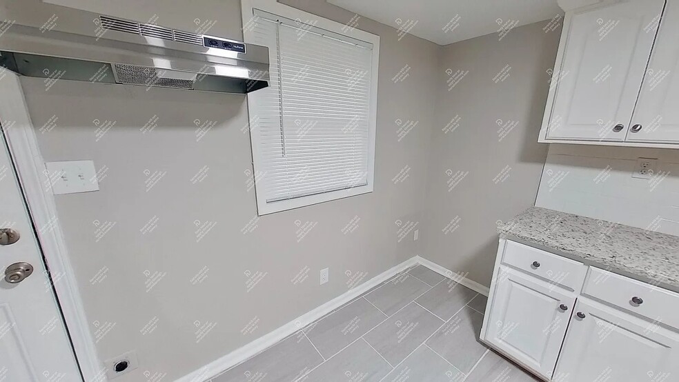 Building Photo - 155 Richmond St