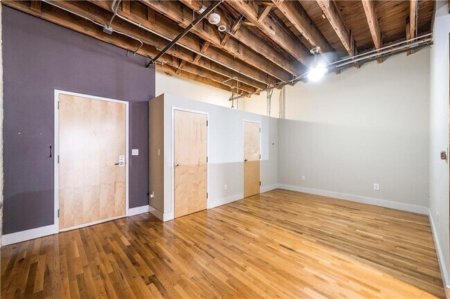 Building Photo - 411 Brazos St