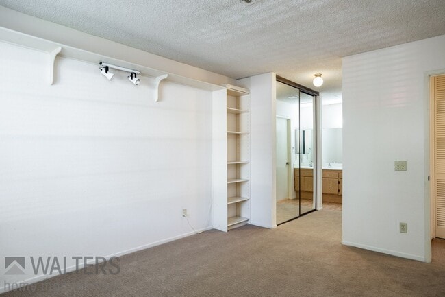 Building Photo - ***NEW LISTING: 2bd Upper Level in Terra V...