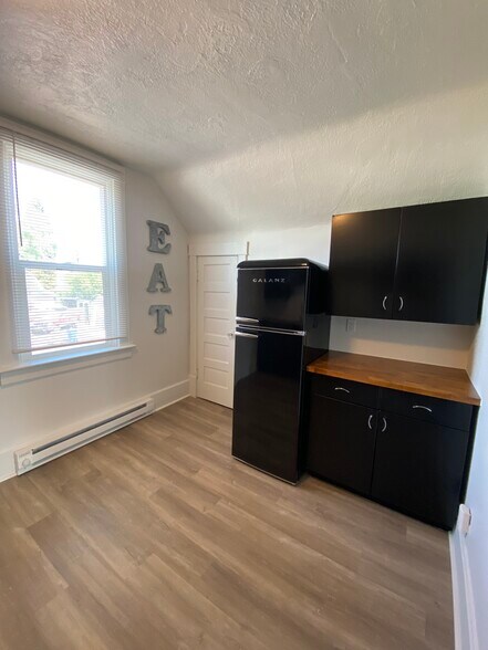 Building Photo - 224 W Shannon Ave