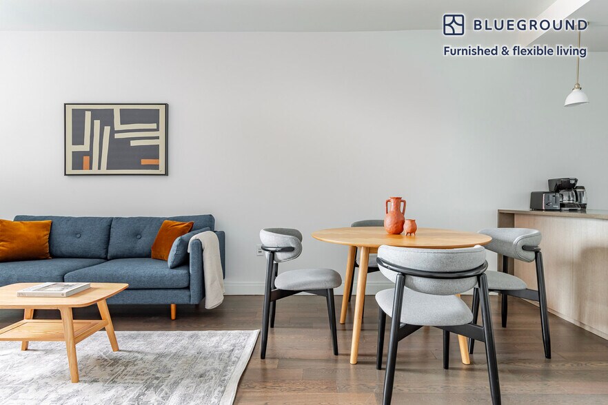 Building Photo - 148 1st St