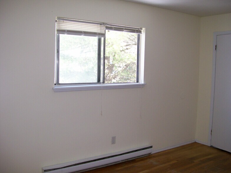 Building Photo - 64 Knollwood Dr