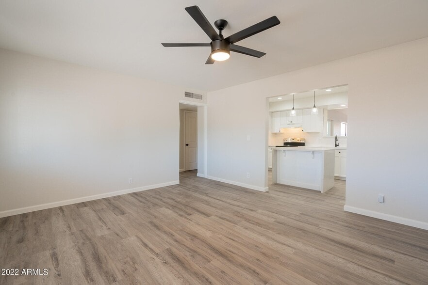 Building Photo - 822 W 18th St