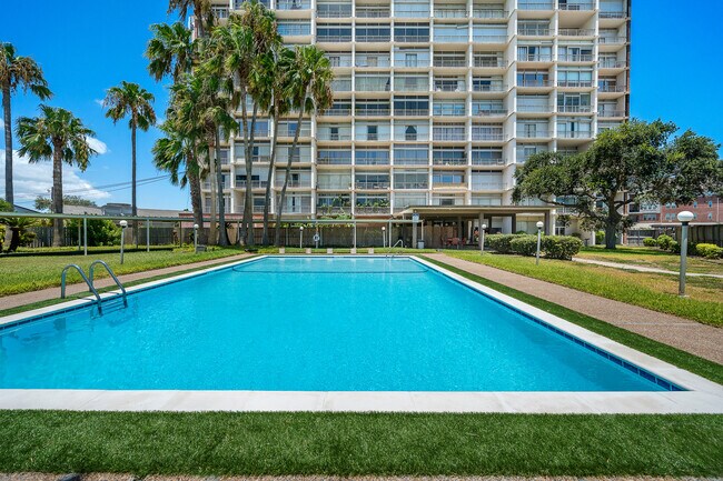 Building Photo - 4600 Ocean Dr