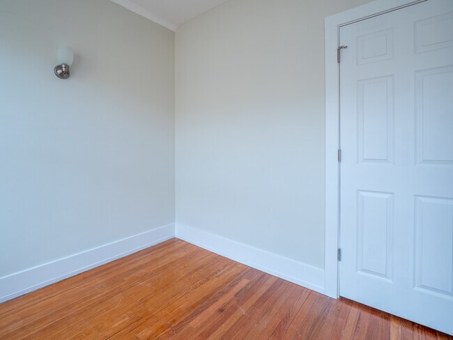 Building Photo - 7371 N Damen Ave