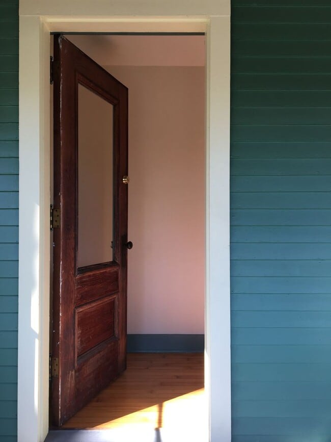 Building Photo - Lovely Single-Family 3BR Home in Vergennes...