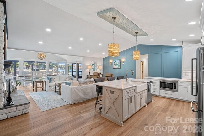 Building Photo - 18026 Whispering Oaks Dr