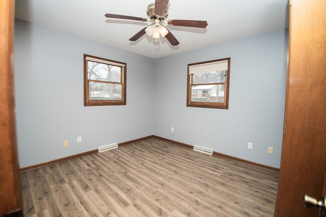 Building Photo - 2142 Woodlawn St