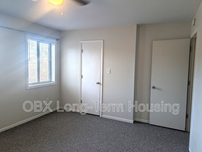 Building Photo - 207 Pine Grove Trail