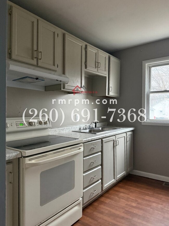 Building Photo - 1220 Fairview Ave