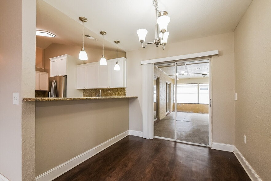 Building Photo - 264 Daisy Estates Dr