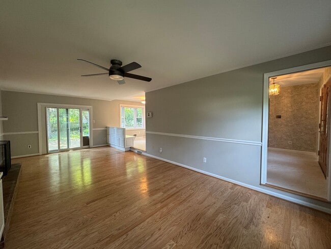 Building Photo - Spacious And Elegant 4 Bed 3 Bath Home Wit...
