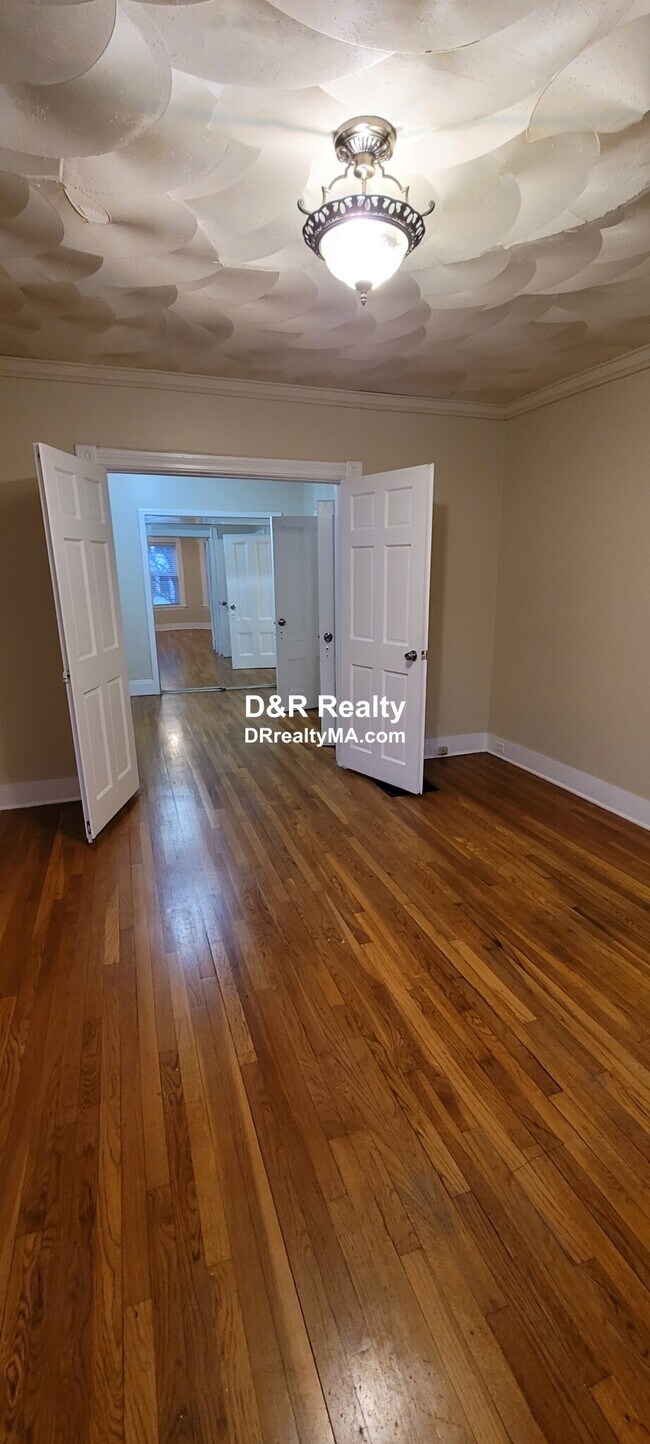 Primary Photo - 31 Medford St