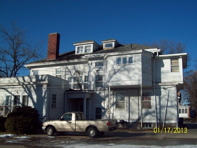 907 E Locust St - 907 E Locust St Davenport IA 52803 | Apartment Finder