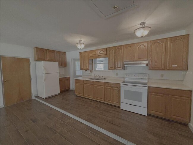 Building Photo - 6350 NE 86th Ave