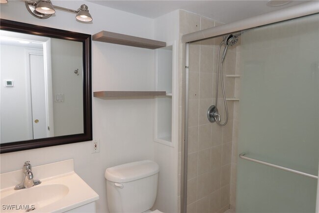 Building Photo - 313 6th St S