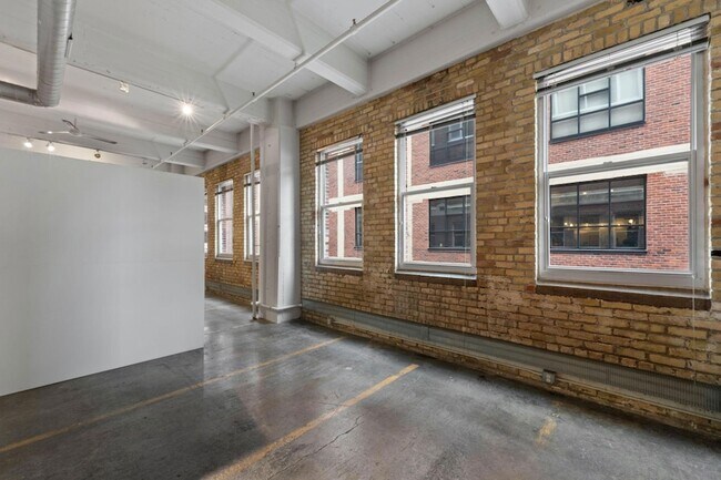 Building Photo - 700 N Washington Ave