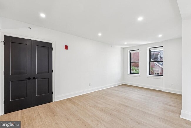 Building Photo - 135 S 19th St