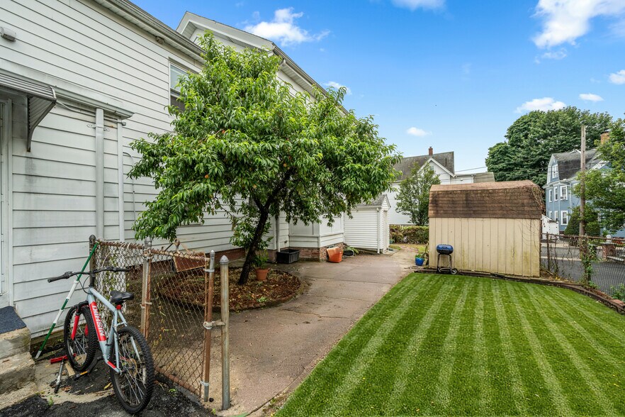 Building Photo - 34 Page St