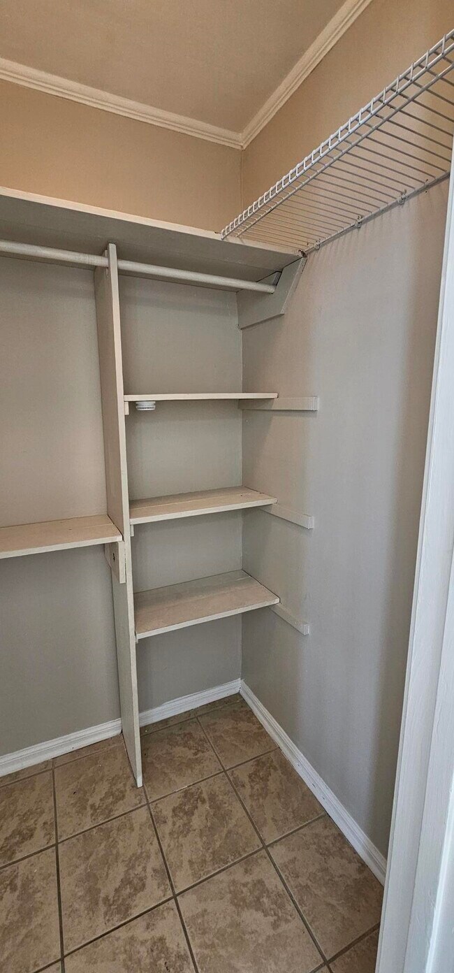 Building Photo - 811 17th Ave