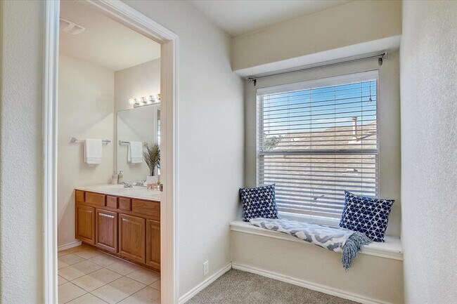 Building Photo - 537 Golden Creek Dr