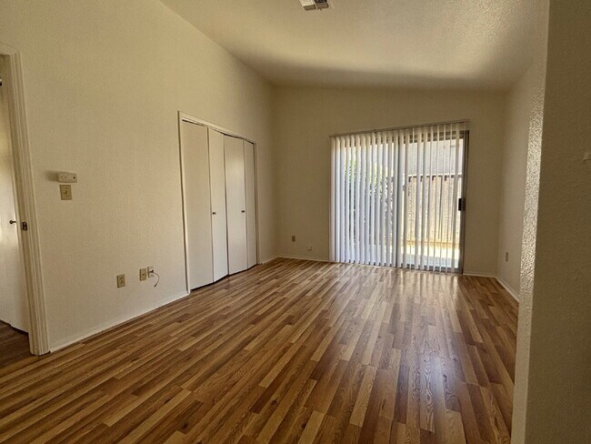 Building Photo - Open House! Friday 8/7/26 at 4:30-5:30 2 Bedroom Townhouse Available NOW!