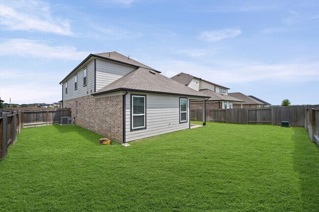 Building Photo - 144 Shining Pt Dr