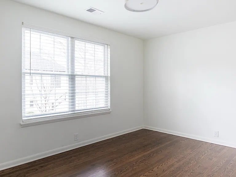 Building Photo - 203 Leake Ave